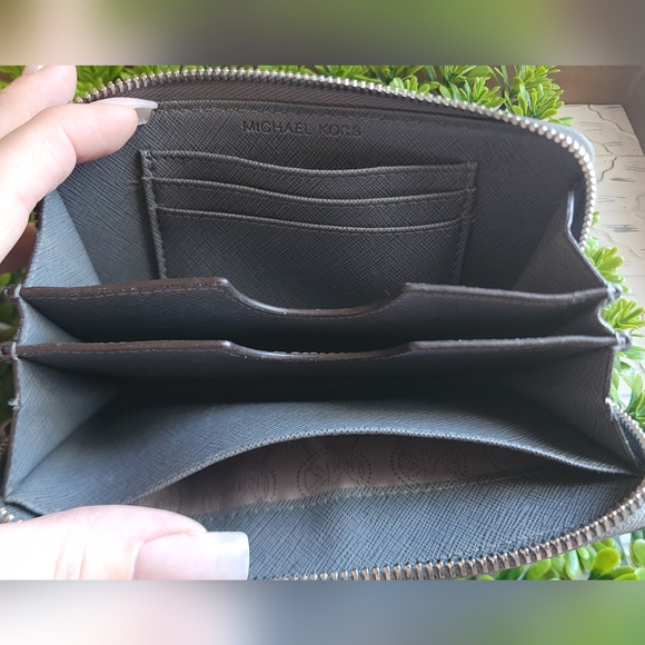 EUC Michael Kors grey snake print wristlet - Picture 10 of 13